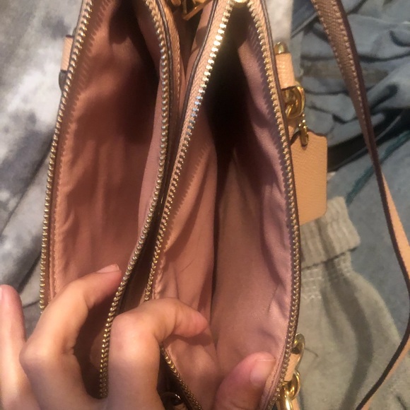 Pretty medium sized Coach bag with long strap - Picture 4 of 6